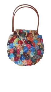 bolsa em crochet motivo flores com alca em bambu