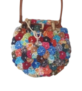 bolsa em crochet motivo flores com alca em bambu