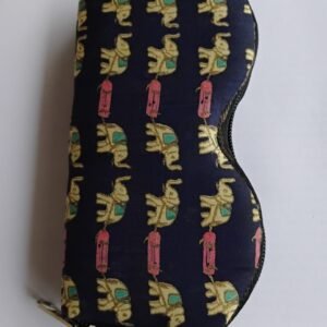 porta oculos em seda preto com elefantes